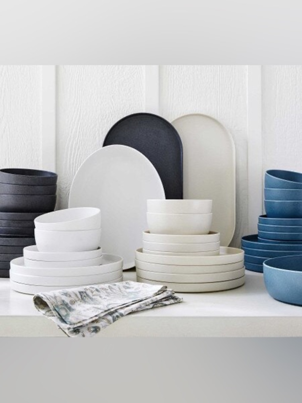 POTTERY BARN | Melamine Dinner Plates - set of 16